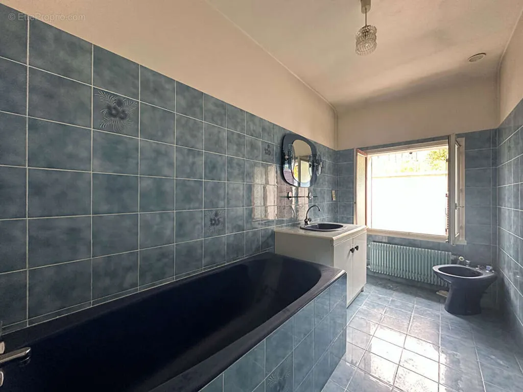 Salles de bain - Maison avec Jardin et Potentiel à Draveil