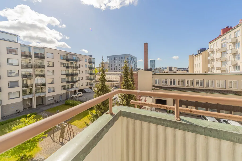 Balcone - Flat with East-West View in Pori Centre