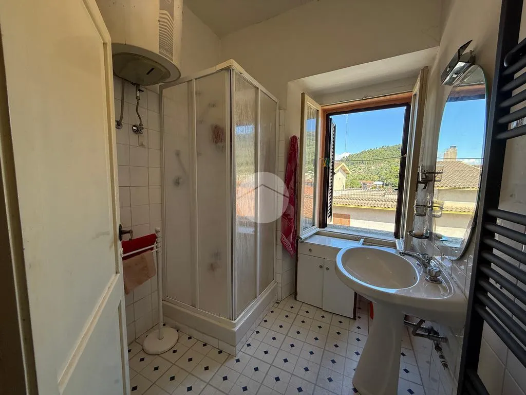 Vannitoad - Quadruplex with Balcony in Montebuono Historic Centre