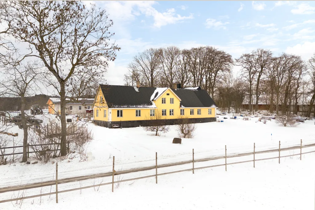 Vista aerea - Largely Undeveloped Farm with Stables in Stor
