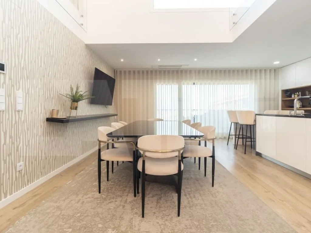 Söögituba - Luxury Duplex with Private Parking in Montijo
