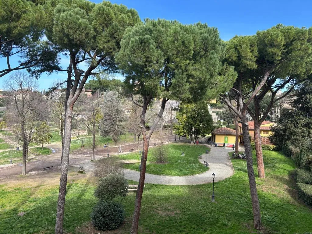 Aed - Spacious Apartment with Balcony in Florence