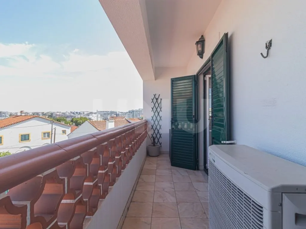 Balcon - Luxury House with Terrace in Almada