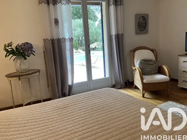 Chambres - Maison Traditionnelle avec Piscine à Labastide-de-Virac