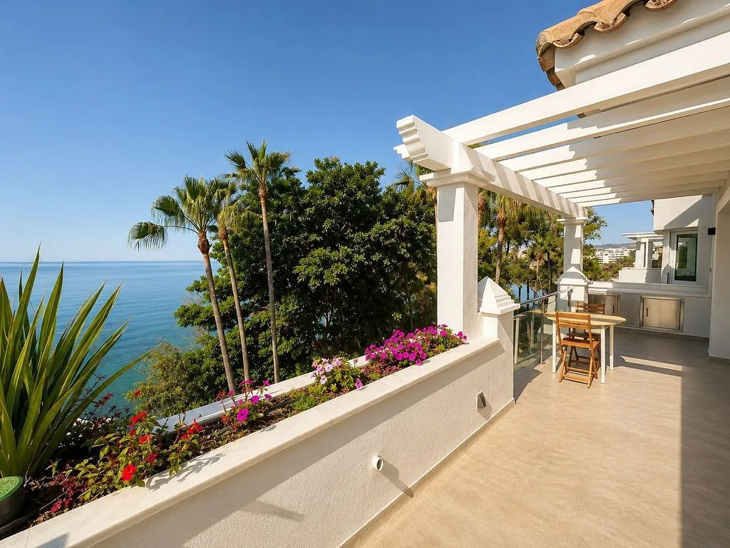 Terrazza - Duplex with Sea View and Pool in Estepona