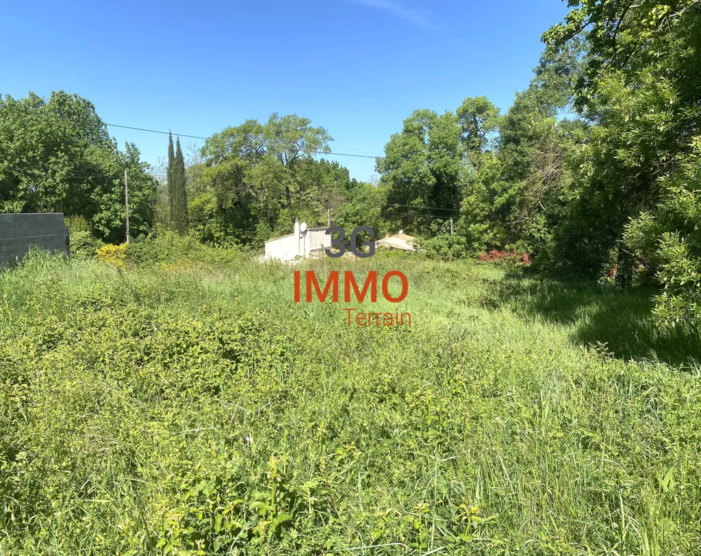 Terrain Constructible au Calme avec Vue Sud près de Nîmes