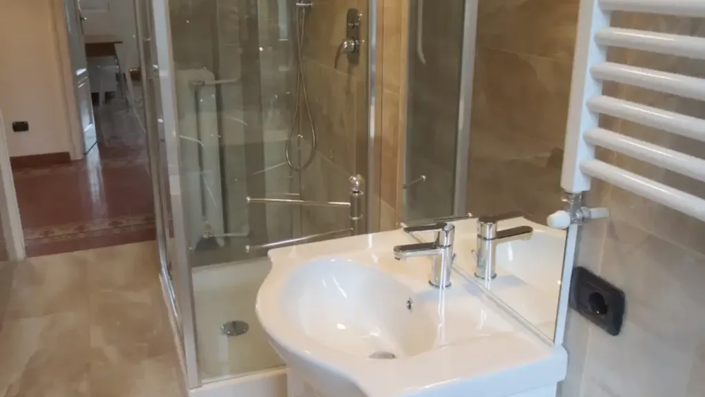 Bathrooms - Rented Apartment with Balcony in Milan