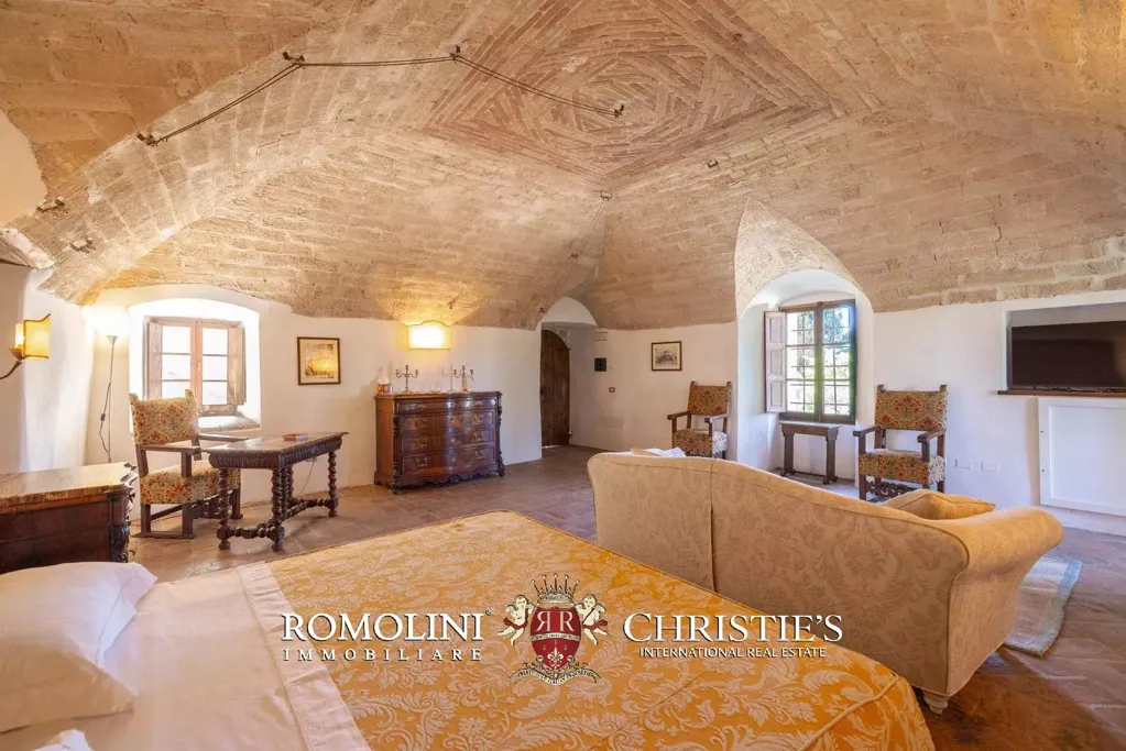 Magamistoad - Historic Estate with Castle in Umbria