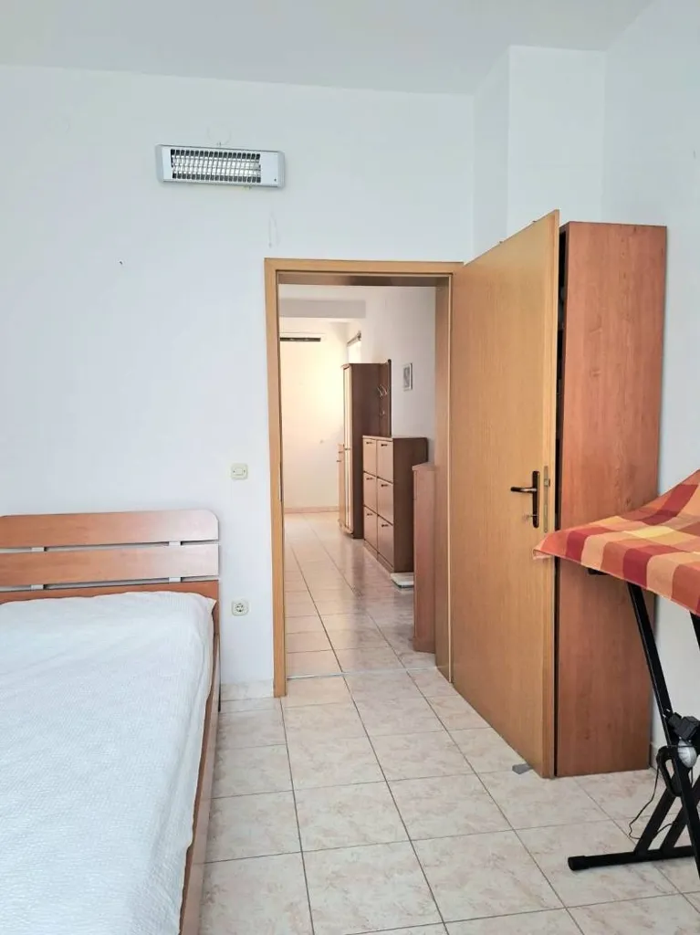 Magamistoad - Spacious 4-Bedroom Apartment with Terrace in Pula