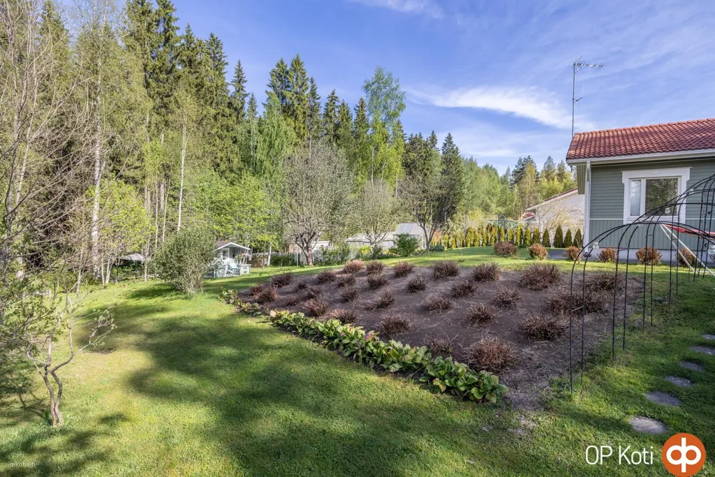 Jardin - Detached House with Sauna on Large Plot in Suburb