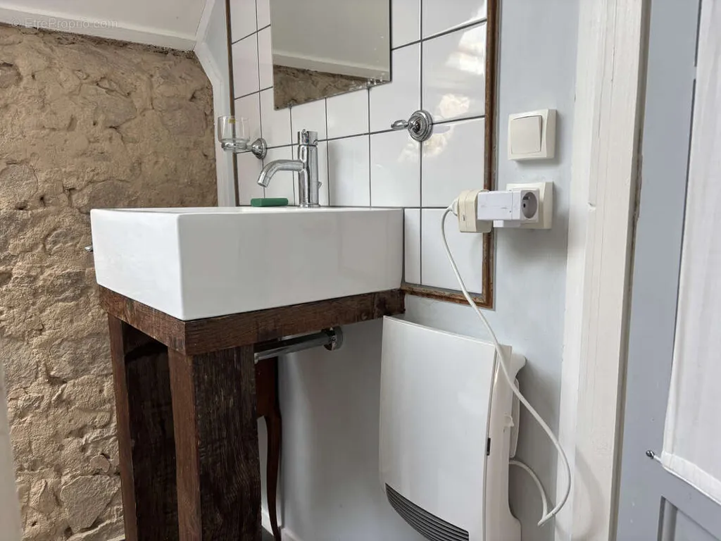 Salles de bain - Fermette avec deux logements et jardin à Laféline