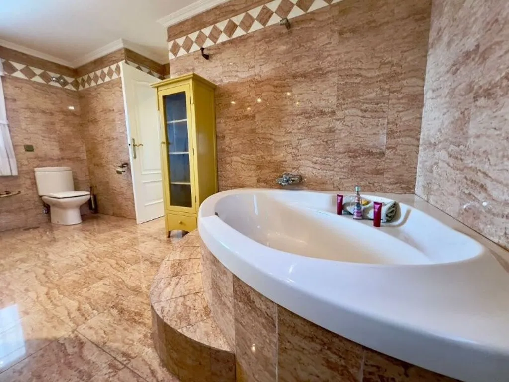 Vannitoad - Luxury Chalet with Pool in San Vicent del Raspeig