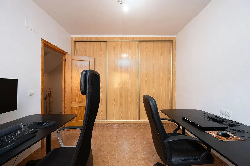 Bureau - Terraced House with Balcony in Tibi