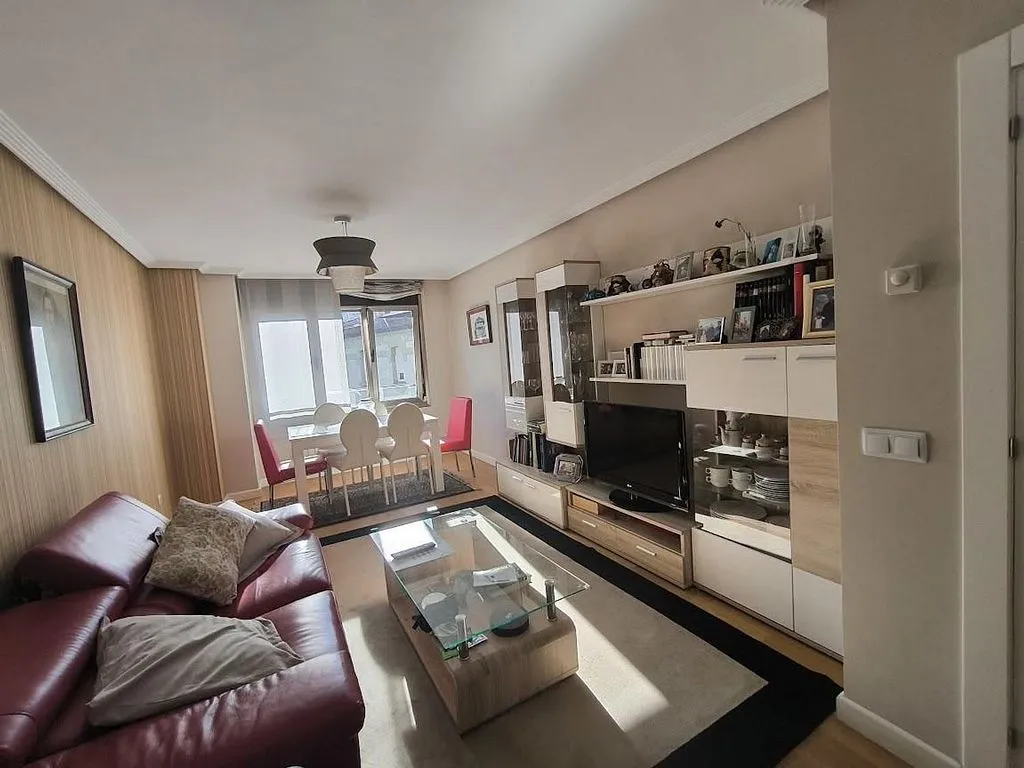 Elutuba - Apartment with Trunk Space in Auditorio, Oviedo