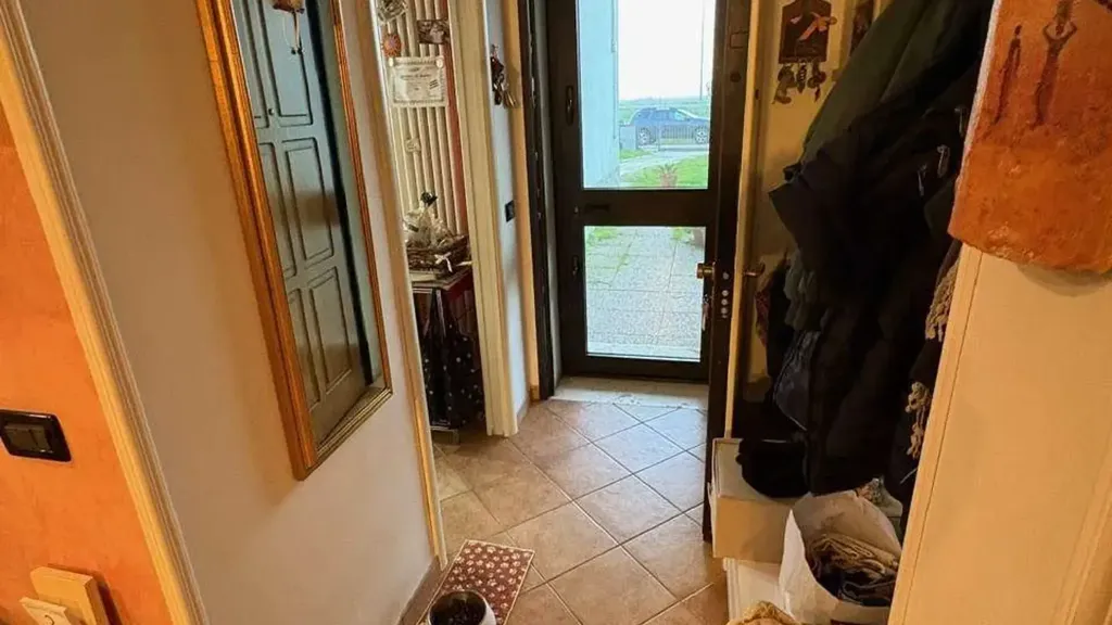 hallway_entrance