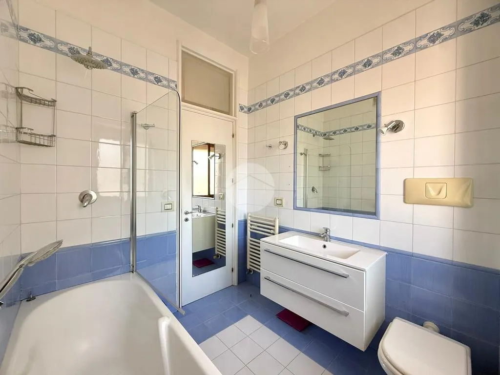 Bagni - Bright Apartment with Panoramic Terrace in Naples