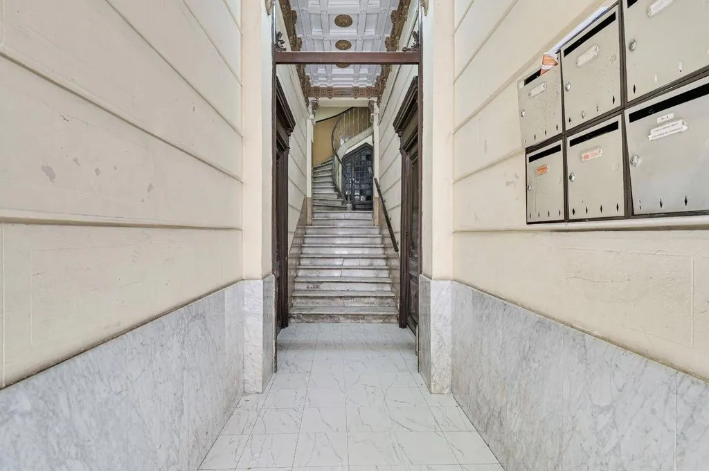 Esik - Luxury Apartment for Renovation in Eixample, Barcelona