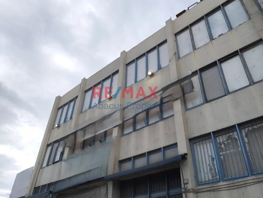Välivaade - Commercial Building with Logistics Potential in Agios Ioannis Rentis
