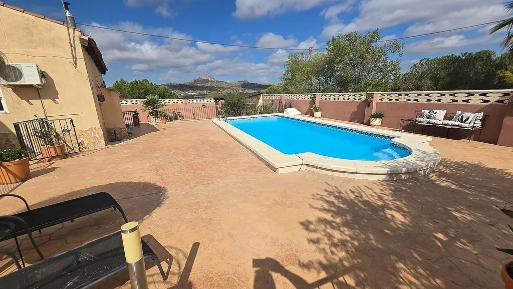 Piscine - Chalet with Pool and Terrace in Sax