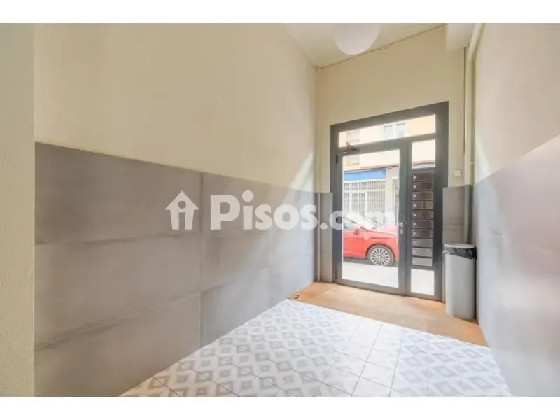 Esik - Spacious Apartment with Modern Kitchen in Girona