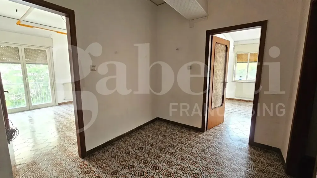 Pièces - Spacious Apartment with Balcony in Messina
