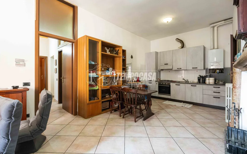 Cucina - Bright Trilocale with Loggia in Bosisio Parini