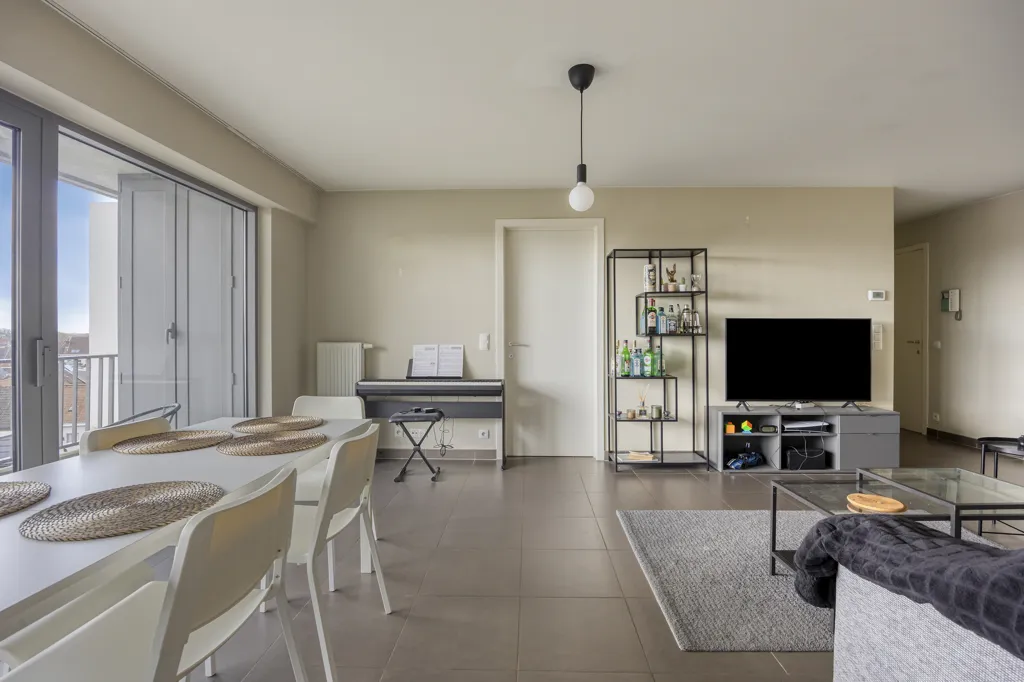 Séjour - Appartement Lumineux avec Terrasse à la Sixième Étage