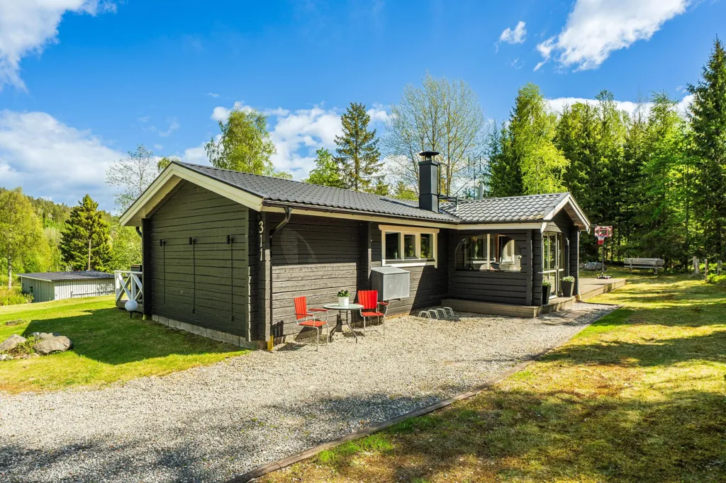 Välivaade - Charming Seafront Home with Open Plan in Tranquil Setting