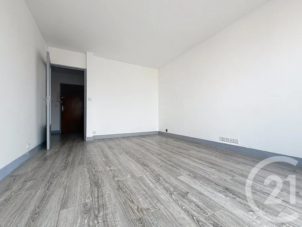 Toad - Renovated Flat with Garden View in Nanterre