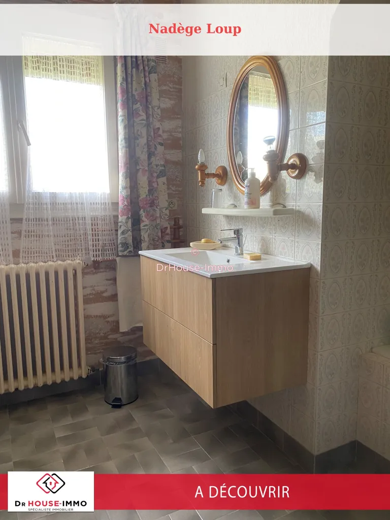 Salles de bain - Pavillon Traditionnel avec Piscine à Charbuy