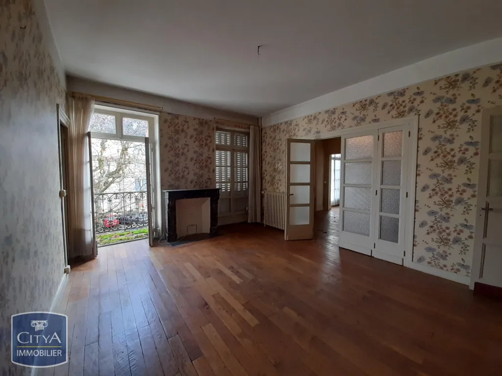 Elutuba - Spacious Apartment with Balcony in Le Creusot
