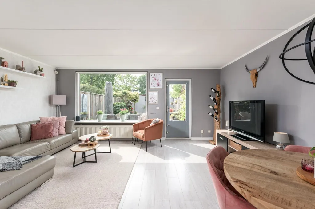 Elutuba - Spacious 5-Bedroom House with Deep Garden in Almere
