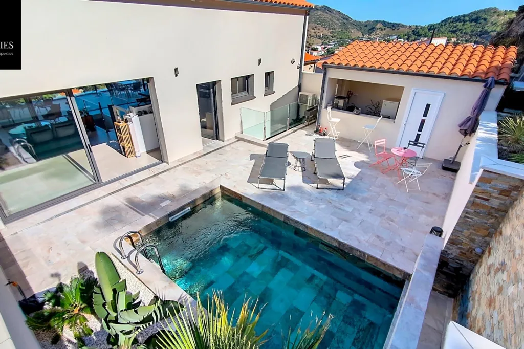 Vue aérienne - Maison Contemporaine avec Vue Panoramique à Port-Vendres
