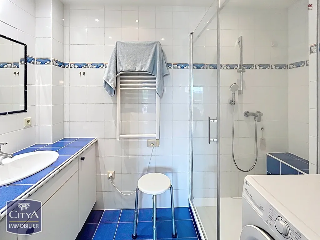 Salles de bain - Appartement avec Parking à Fréjus