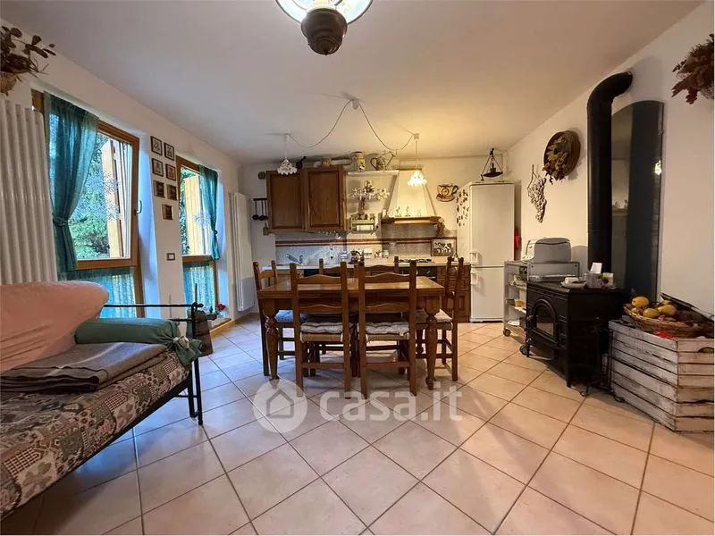 Sala da pranzo - Appartamento con vista montagna a Commezzadura