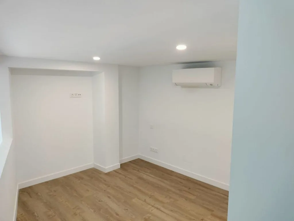 Rooms - Loft with Air Conditioning in Peñote Street