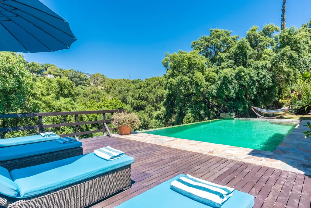 Piscina - Villa with Panoramic View in Estepona
