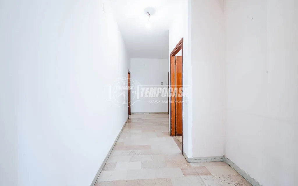 Esik - Two-Bedroom Apartment with Balconies in Modena