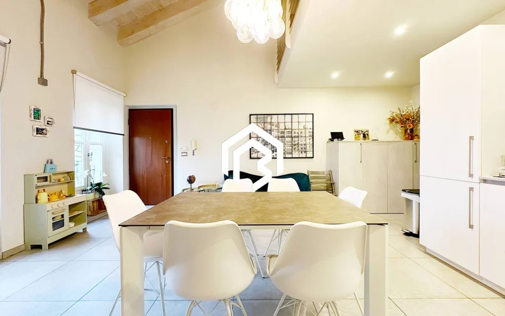 Salle à manger - Quadruplex with Balcony in Cuneo Centre
