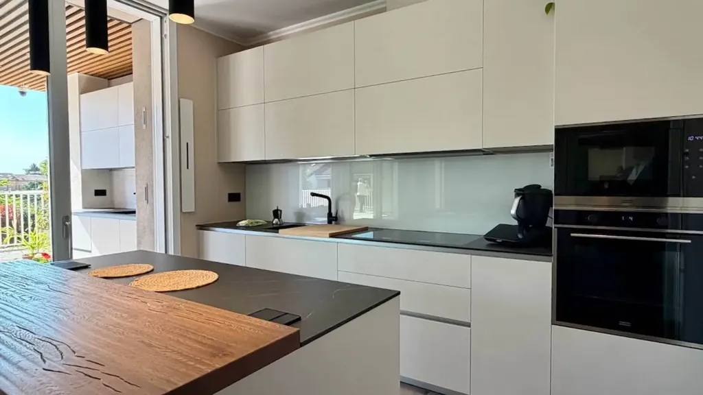 Cuisine - Contemporary Apartment with Terrace in Verbania