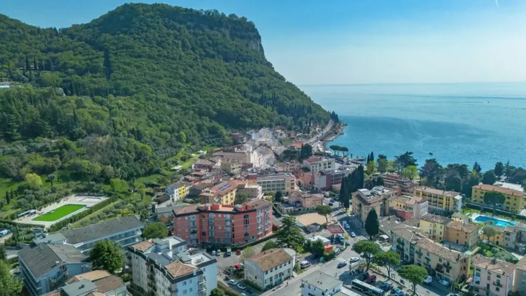 Õhuvaade - Rustic Studio with Lake View in Garda