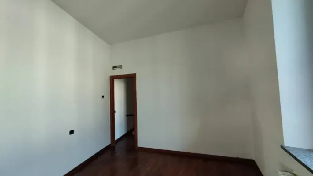 Pièces - Rented Duplex with Central Heating in Rho