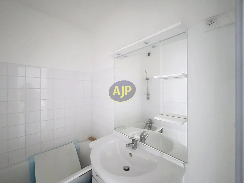 Salles de bain - Appartement Duplex au Centre de Rochefort