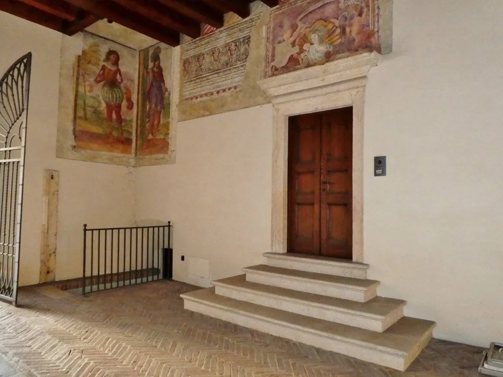 Entrée - Historic Office with Elevator in Vicenza