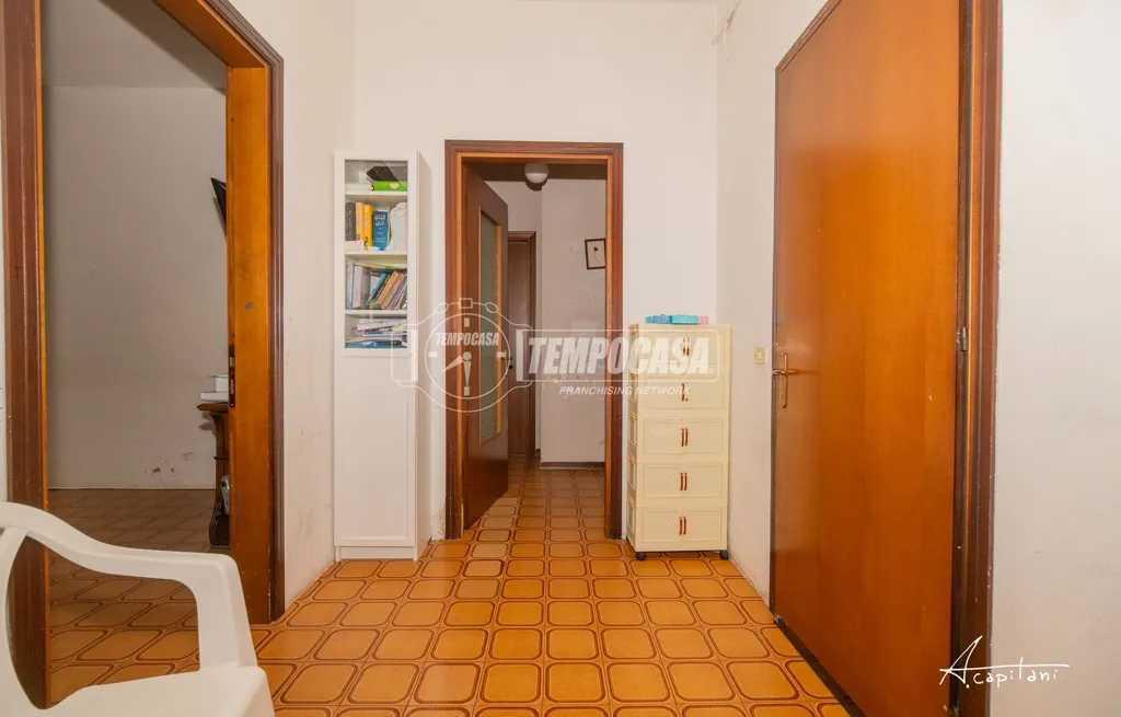 Entrée - Ground Floor Apartment with Garage in Limidi