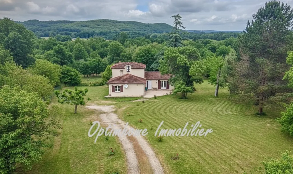 Vue aérienne - Maison de 6 Pièces avec Accès Rivière à Trémons