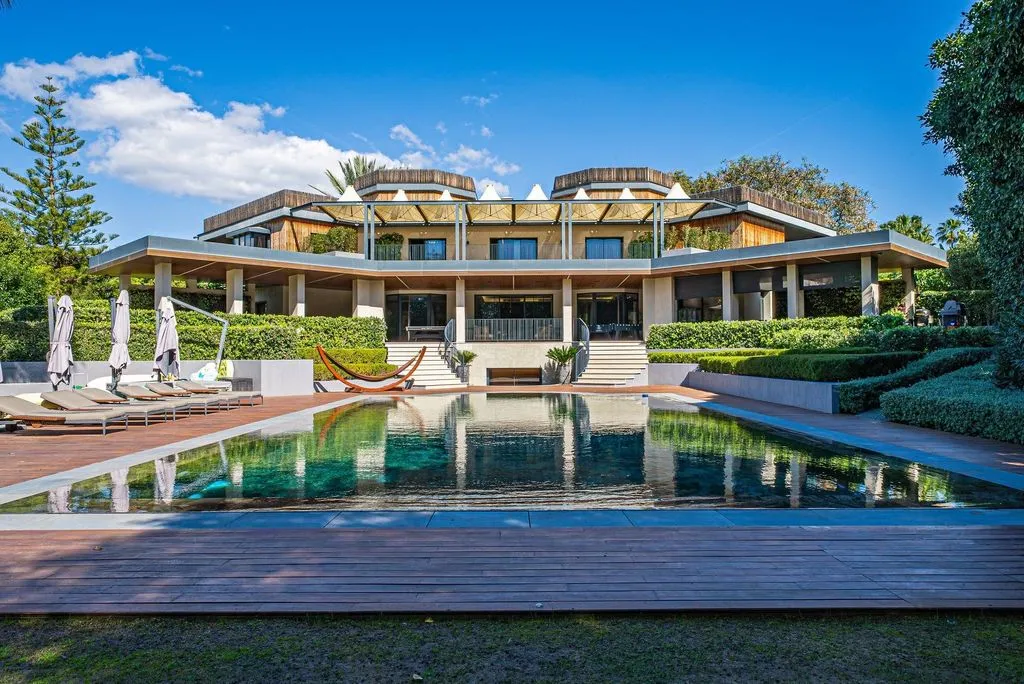 Pool - 10-Bedroom Chalet with Pool in Guadalmina Baja