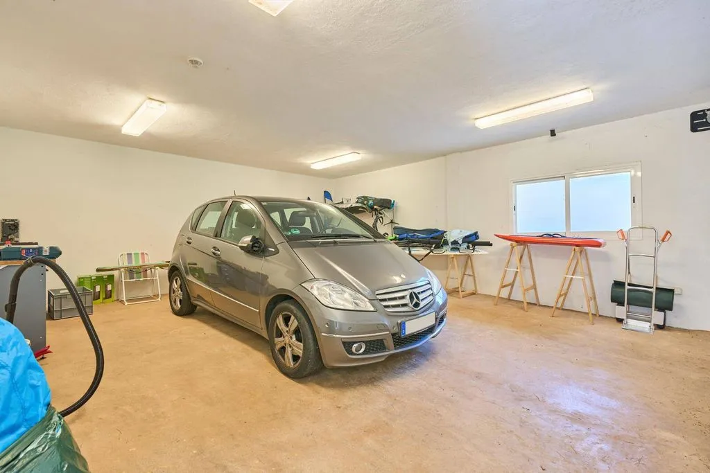 Garaaž - Luxury Villa with Golf Views in Son Vida