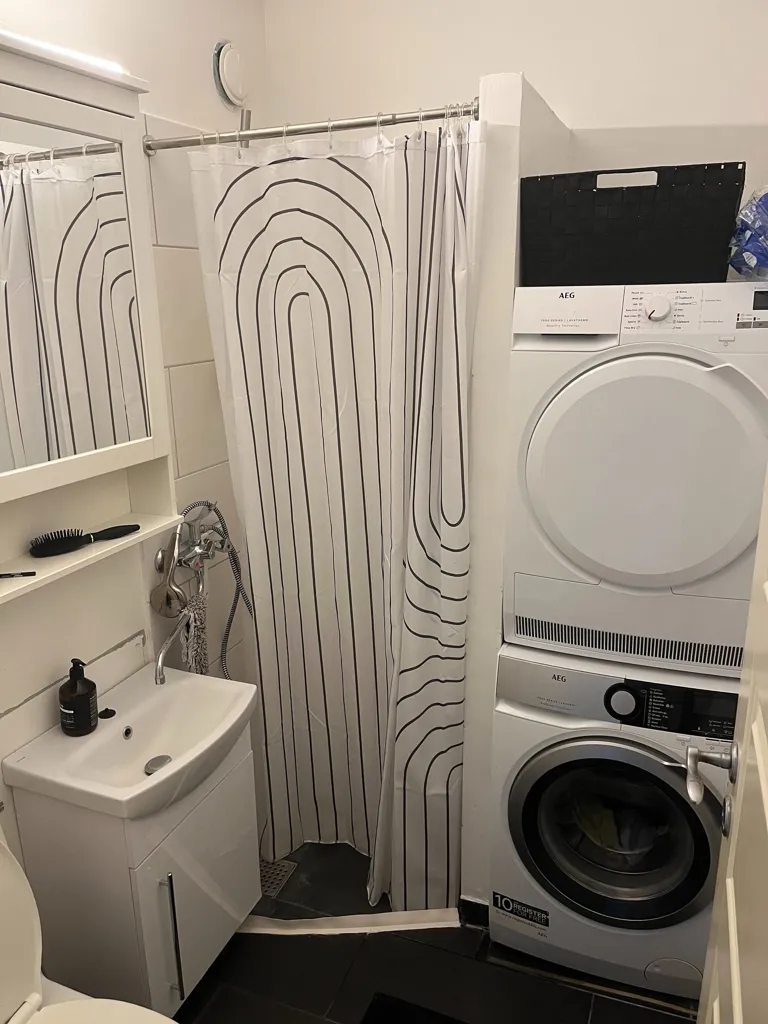 Vannitoad - Central 2-Bed Flat with Enclosed Balcony