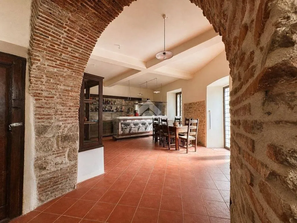 Sala da pranzo - 6-Bedroom House with Historic Setting in L'Aquila